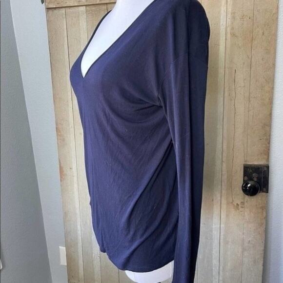 VINCE Purple LS V-Neck Tee,  minimalist, neutral, Beach, Coastal, Weekend S - Picture 4 of 7